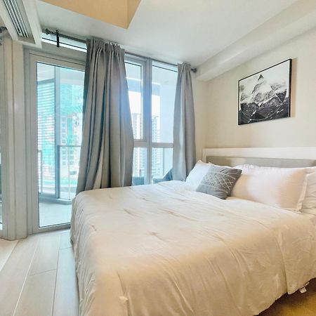 Uptown Parksuites Bgc Taguig Esterno foto