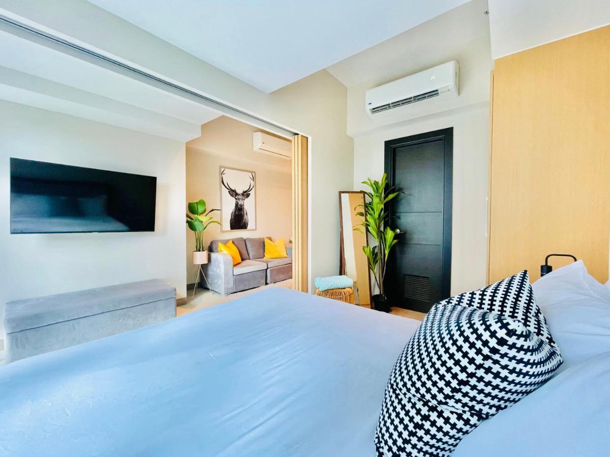 Uptown Parksuites Bgc Taguig Esterno foto