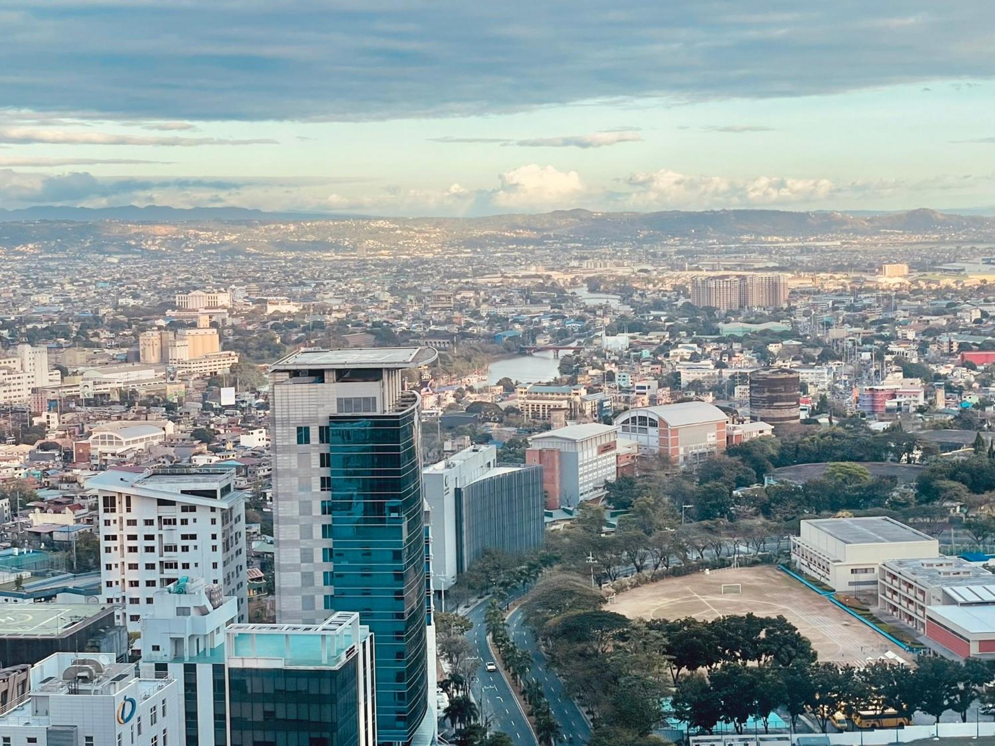 Uptown Parksuites Bgc Taguig Esterno foto