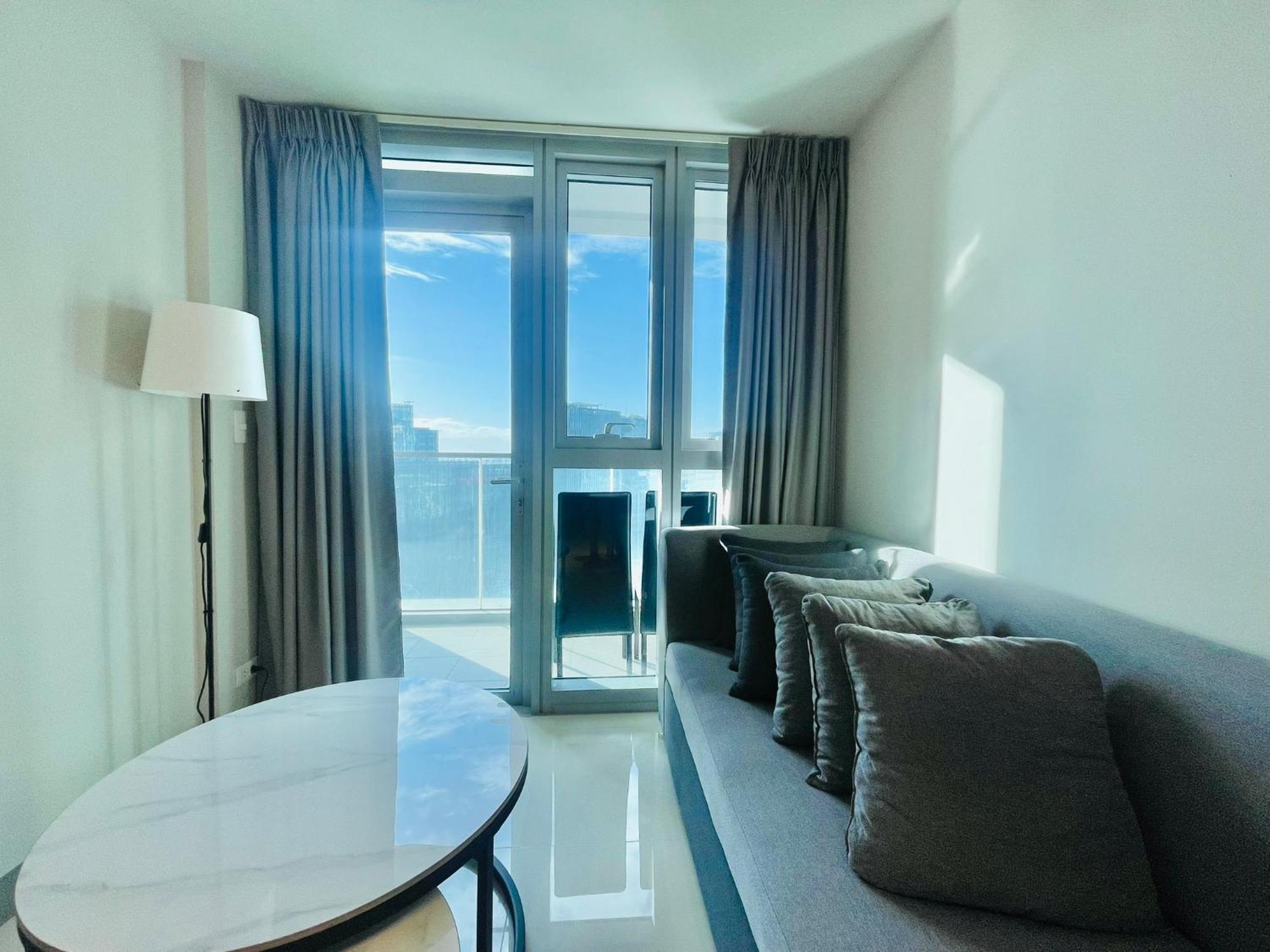 Uptown Parksuites Bgc Taguig Esterno foto