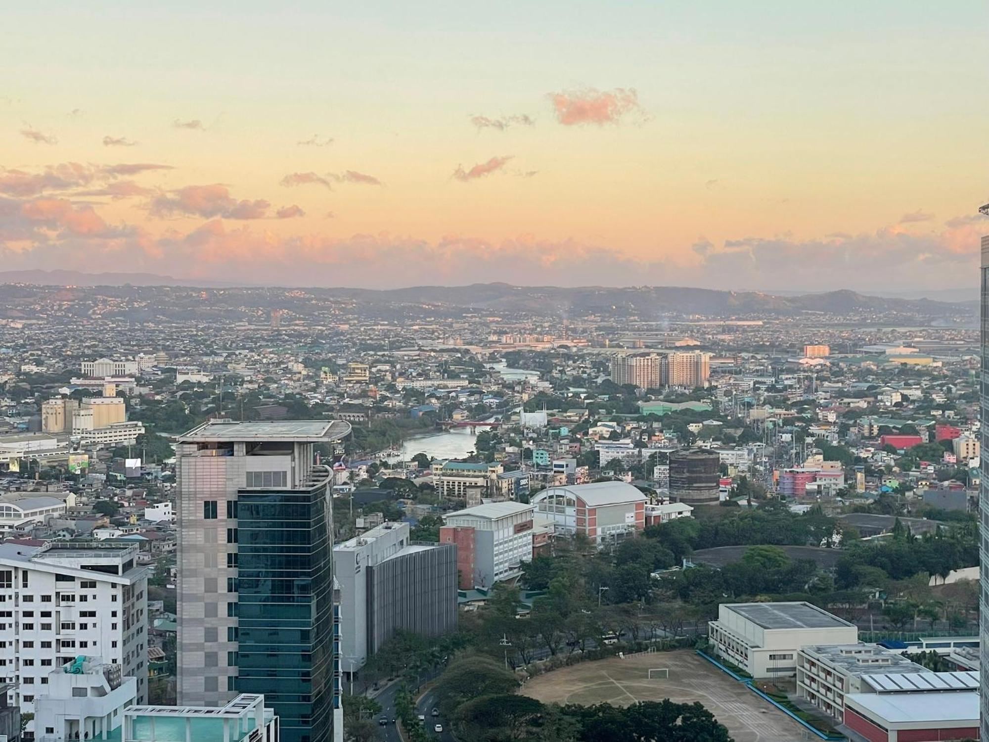 Uptown Parksuites Bgc Taguig Esterno foto