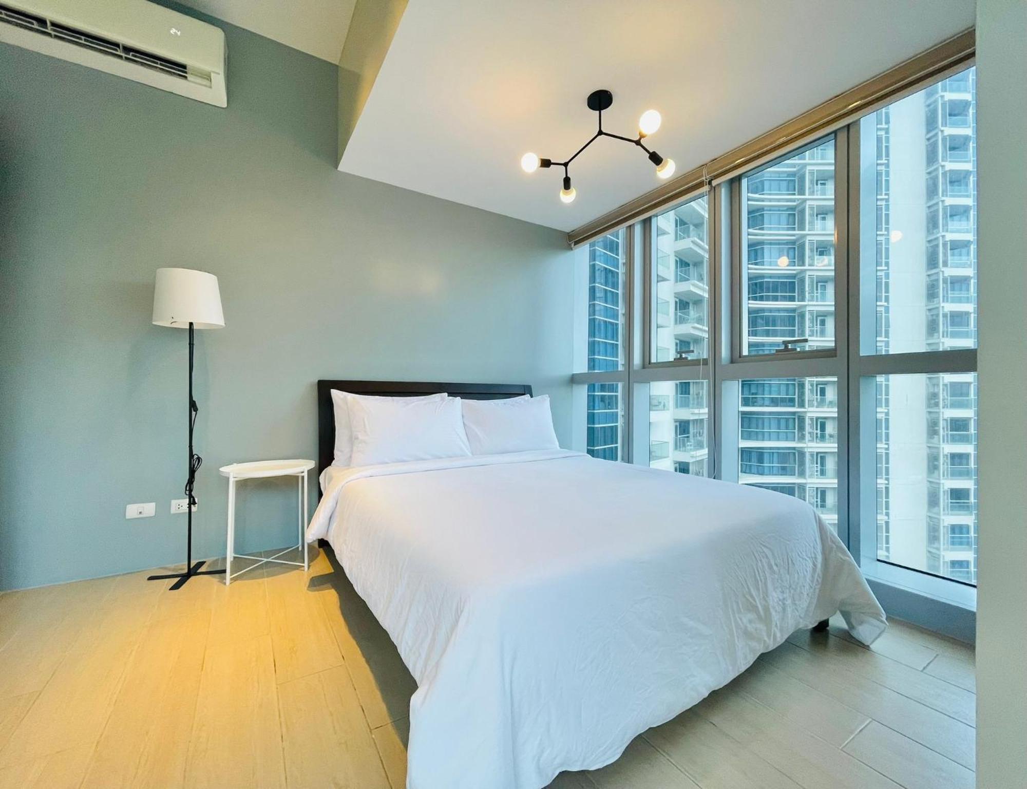 Uptown Parksuites Bgc Taguig Esterno foto