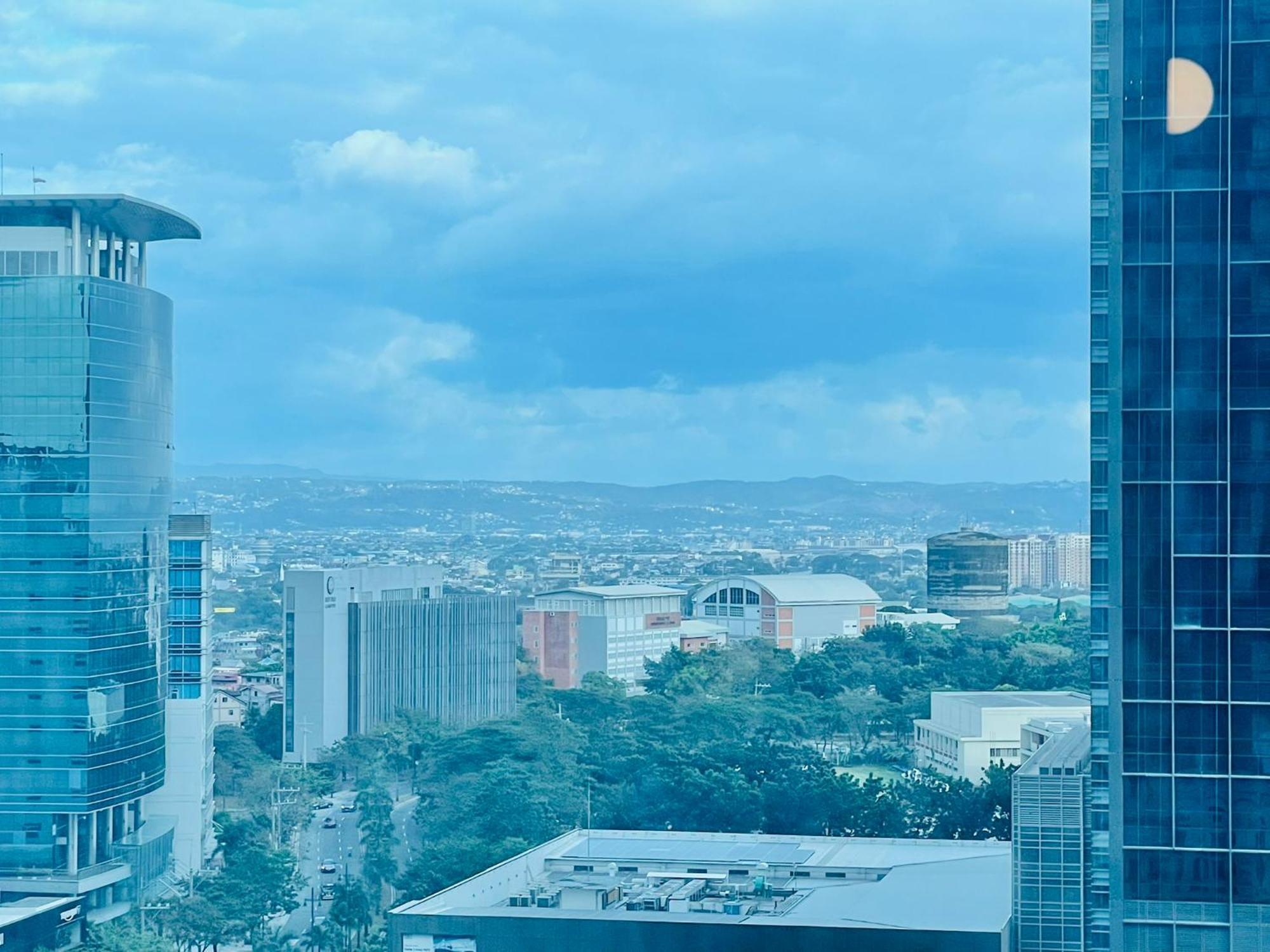 Uptown Parksuites Bgc Taguig Esterno foto