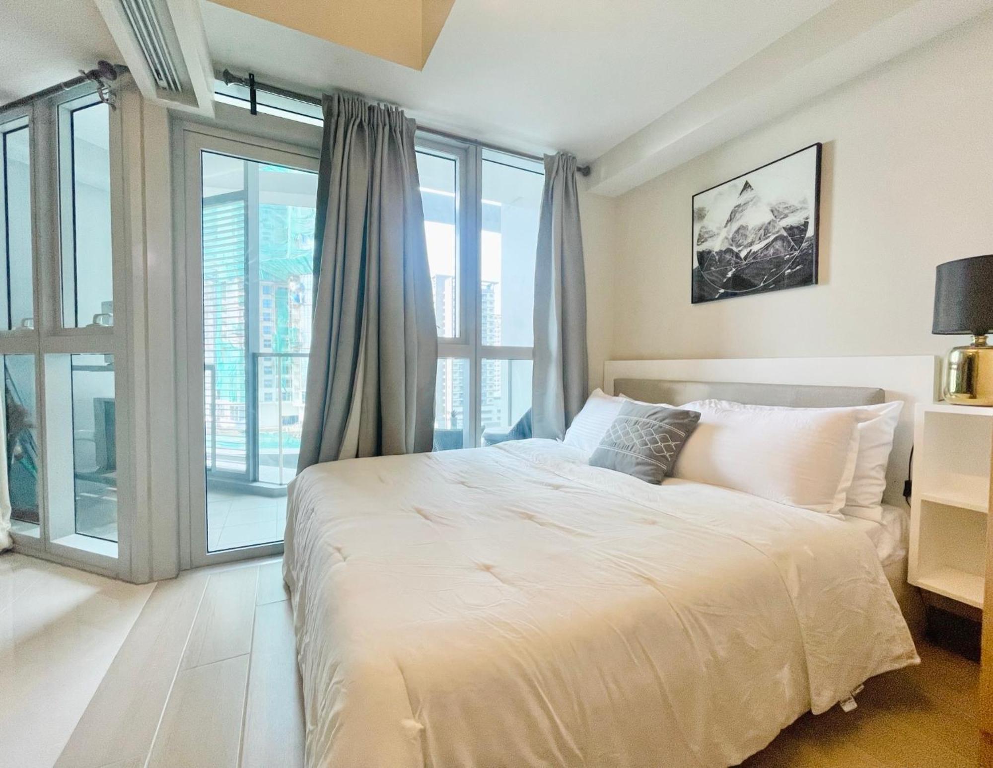 Uptown Parksuites Bgc Taguig Esterno foto